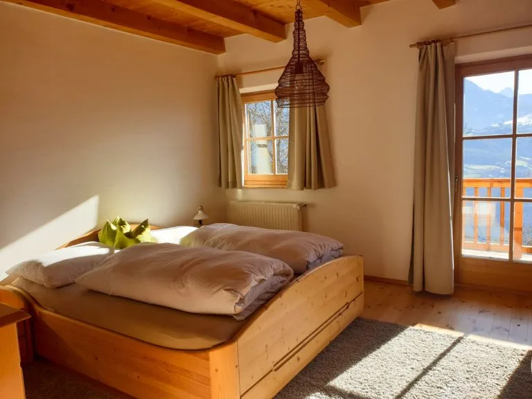 Schlafzimmer 1